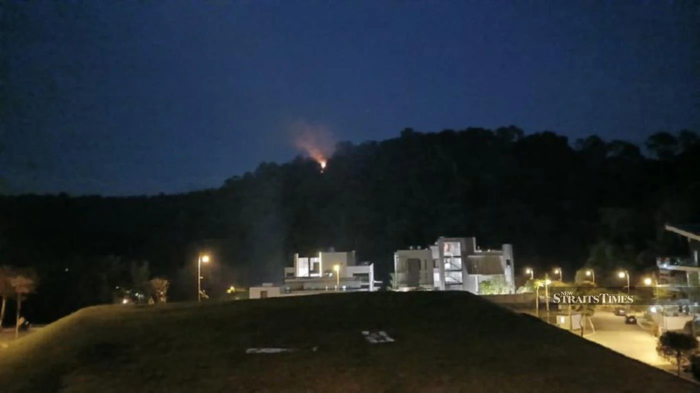 Ampang forest fire spotted near SUKE highway dies down