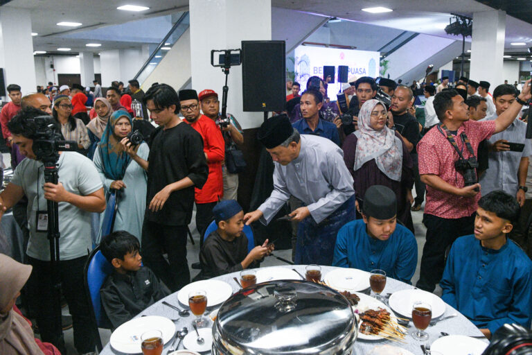 Majlis Iftar UMNO Eratkan Ukhuwah, Santuni Anak Yatim Dan Pelajar Tahfiz