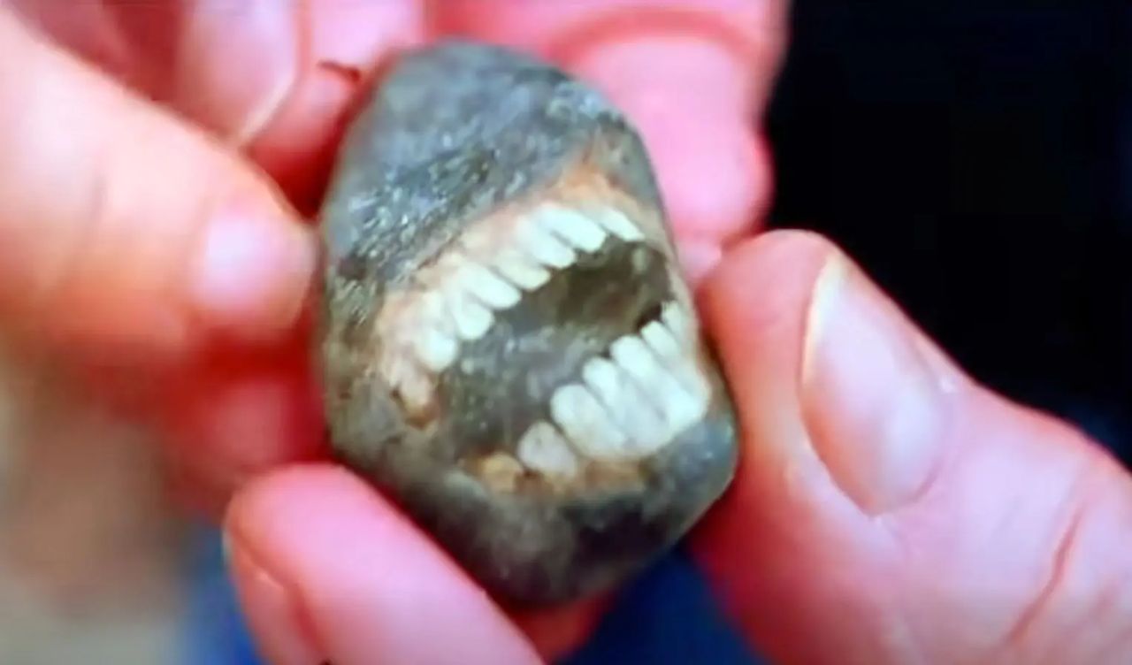 Wanita jumpa batu ‘tersengih’ 