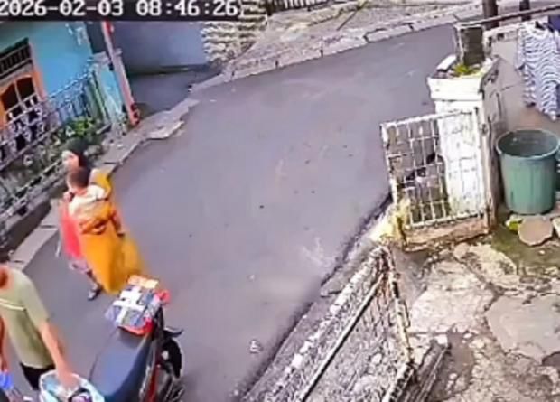 Bapa mencuri depan anak, isteri 