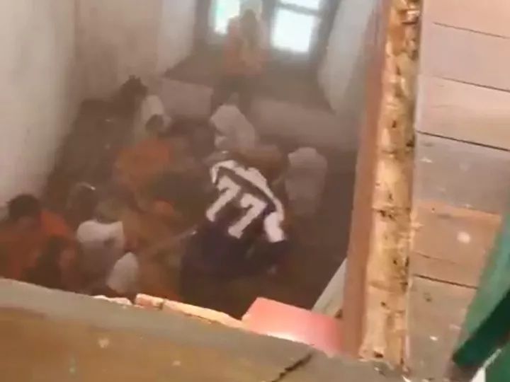 Lantai roboh, 15 pelajar jatuh