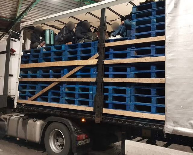 23 warga Bangladesh sembunyi dalam lori