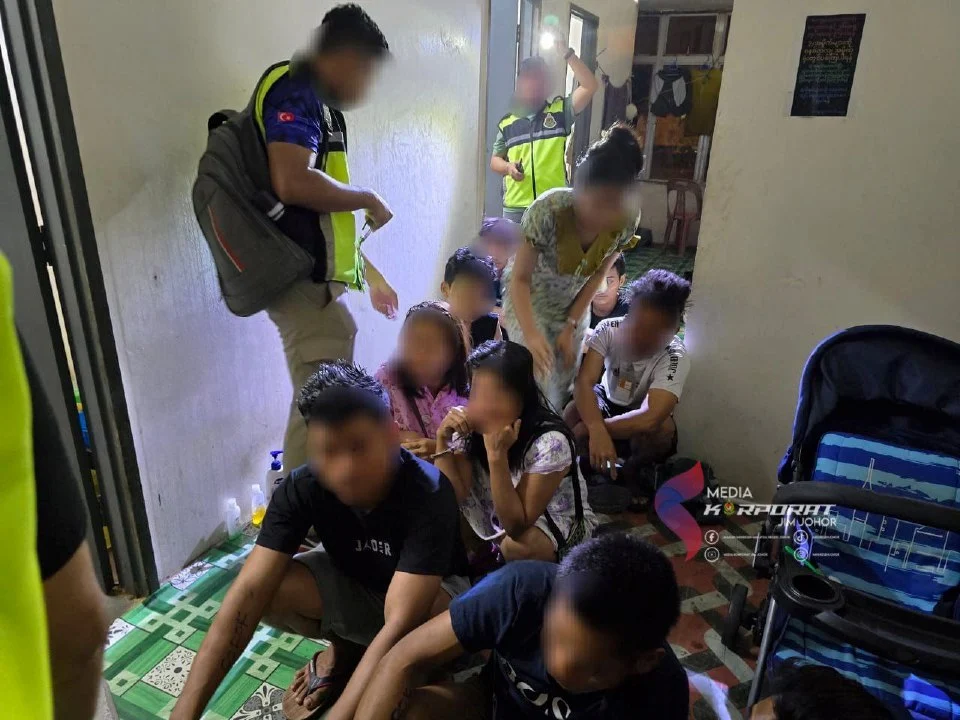 Pendatang cuba lari, sembunyi dalam tandas di Kulai gagal, 45 ditahan