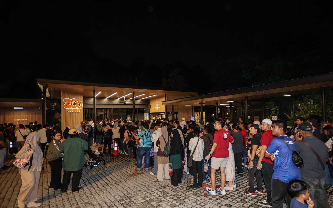 Night Zoo Johor draws record 7,330 visitors on opening night