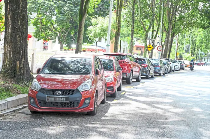 City folk debate DBKL’s RM10 parking fine