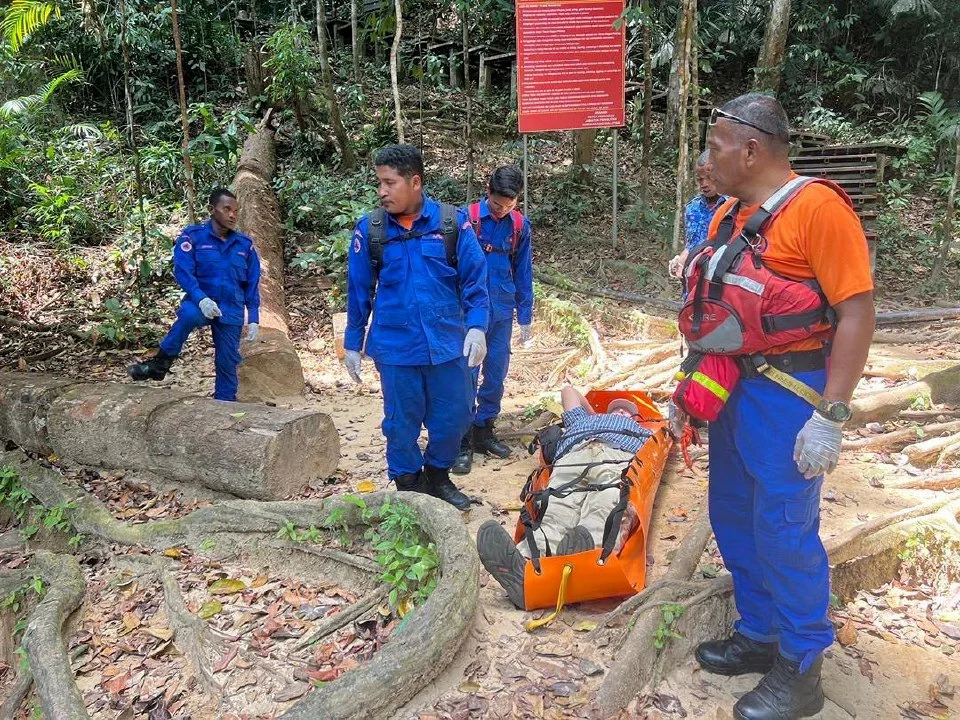 Pelancong warga Jerman terkandas daki Bukit Teresek letih, cedera