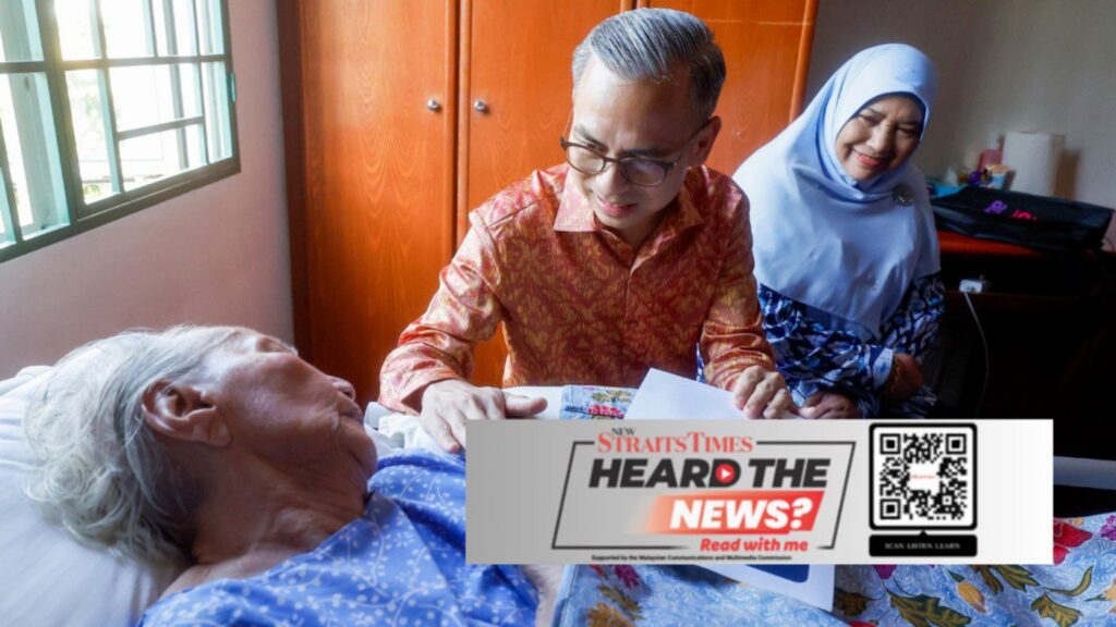 Fahmi visits veteran journalist Adibah Amin