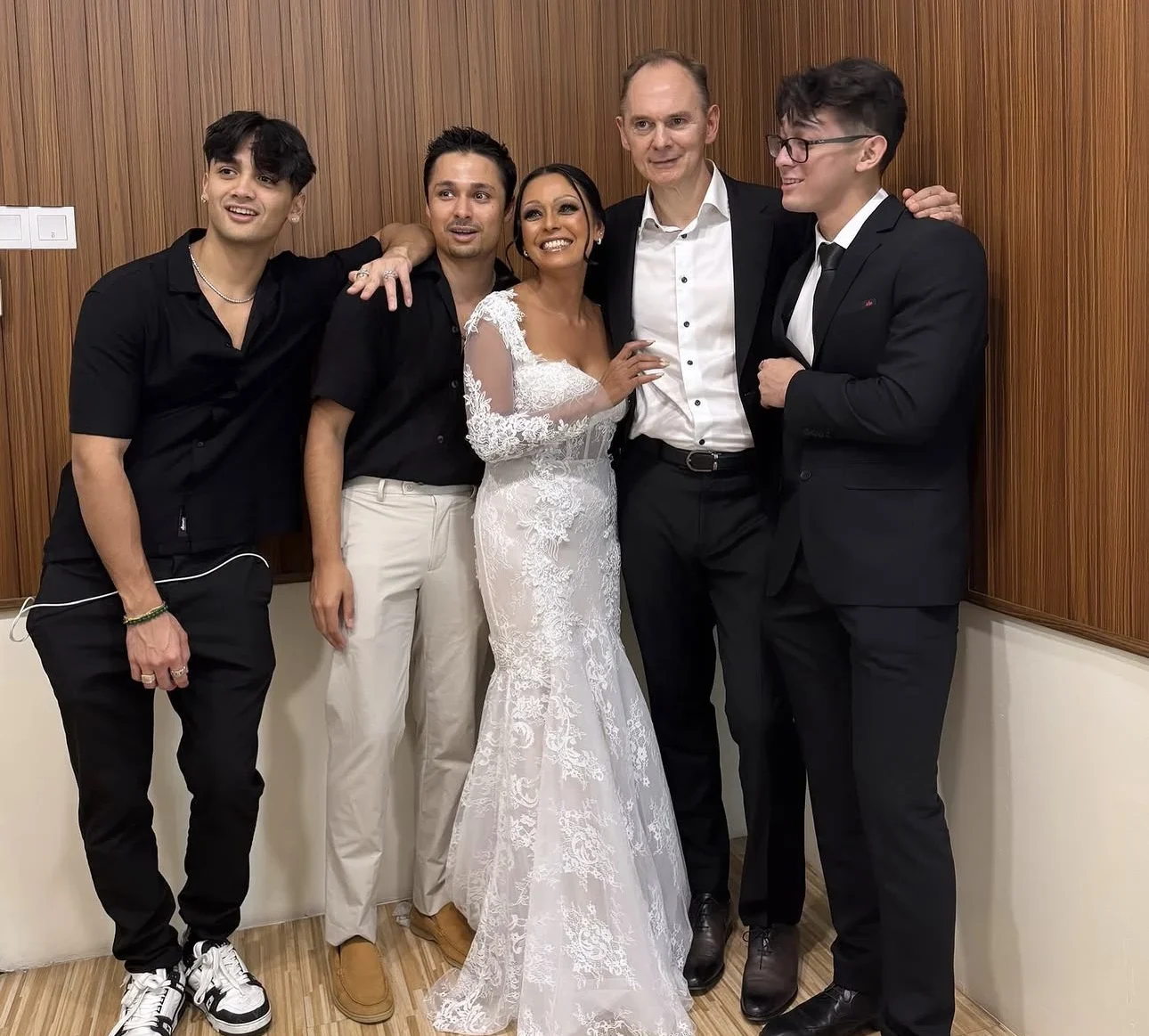 Gelagat Anak Azah Aziz Cakap Melayu [VIDEO] 