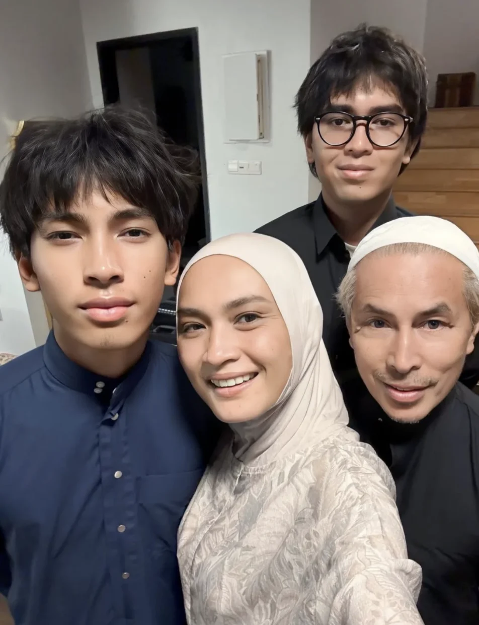Anak Lelaki Amy Search Curi Perhatian, Tinggi & Kacak.