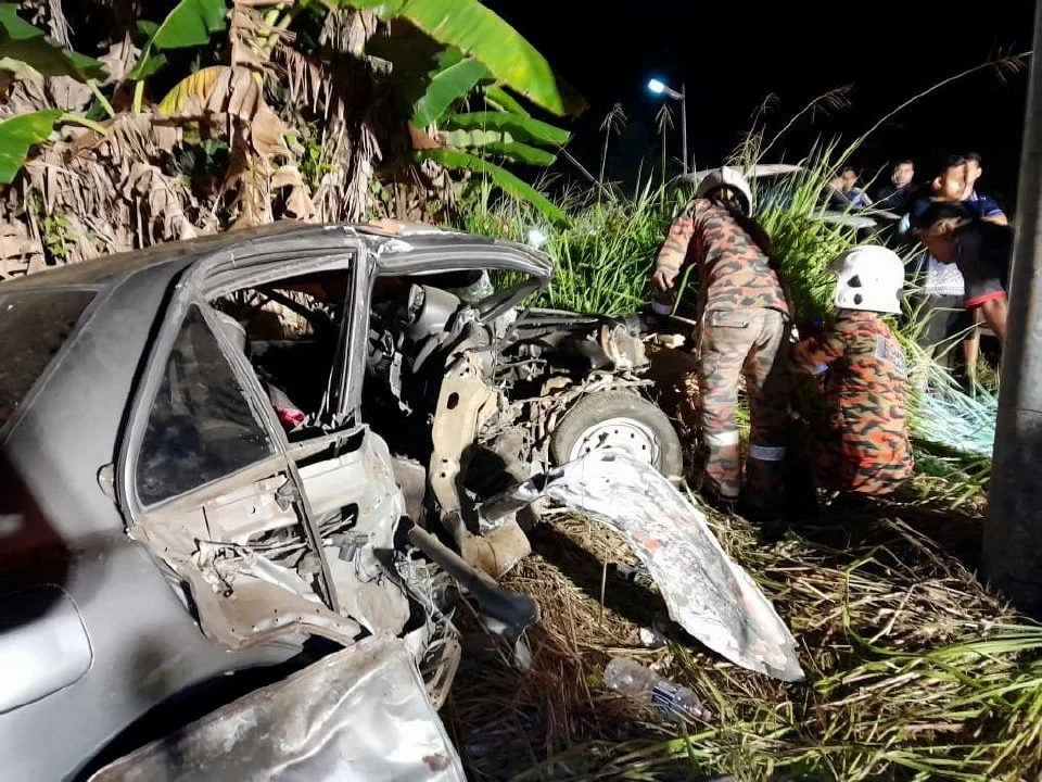 Lelaki maut tersepit dalam kemalangan, rakan cedera