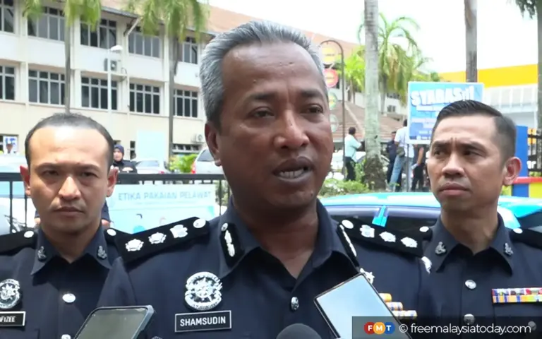 Driver, believed drunk, nabbed for going against traffic on Sprint Highway