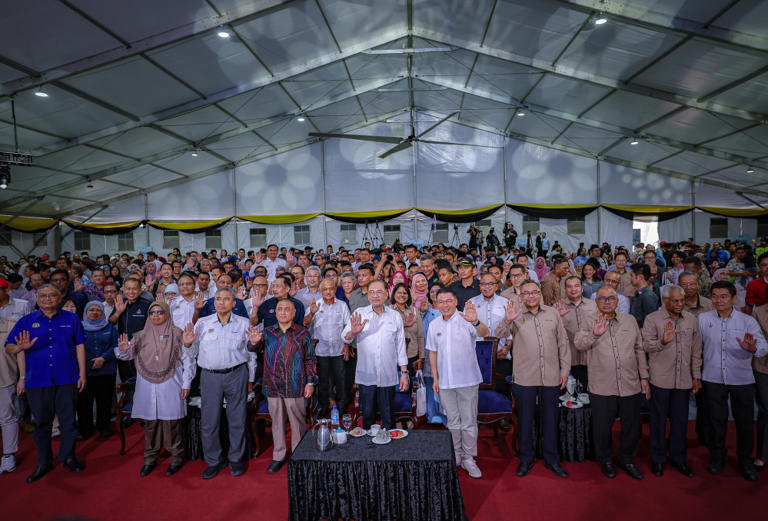 GE16 not coming soon, Anwar says now is 'work time', urges focus on Malaysian economy