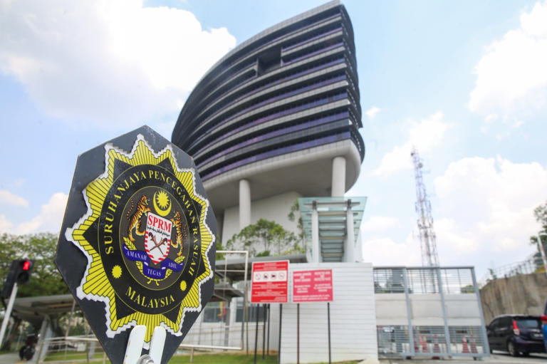MACC receives report on alleged suspicious RM500,000 transaction involving former minister
