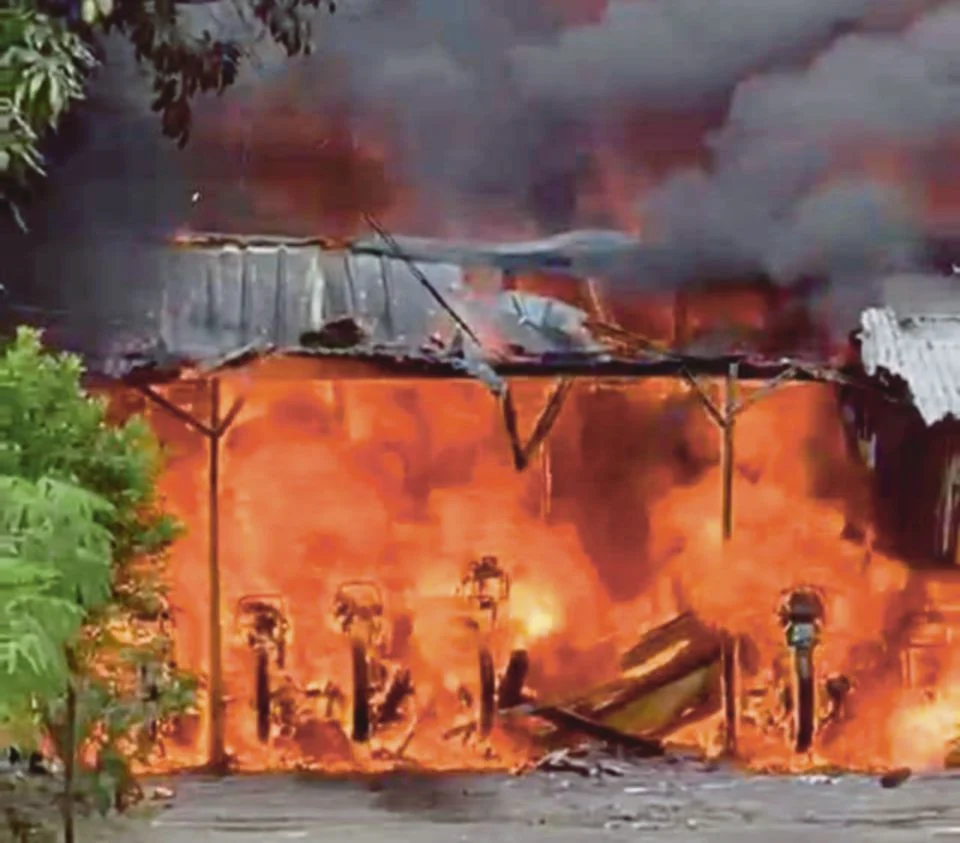 Sebuah rumah musnah, lapan motosikal tinggal rangka