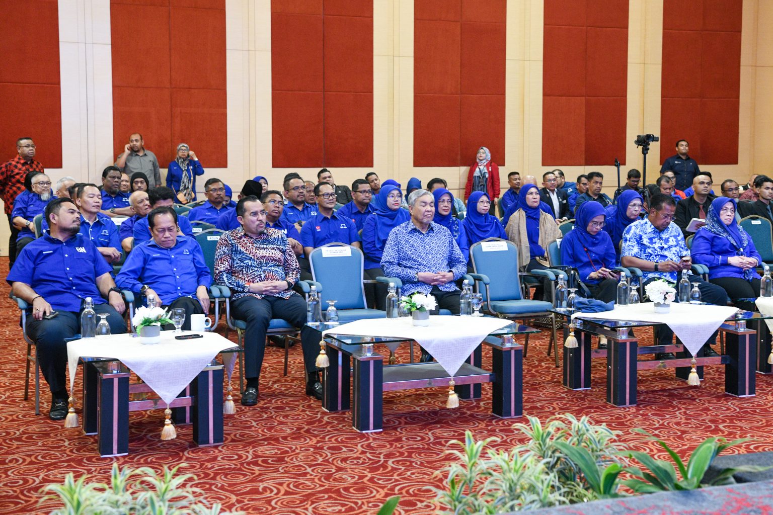 UMNO/BN Perlu Lakukan Perubahan, Bijak Urus Persepsi Rakyat – Ahmad Zahid