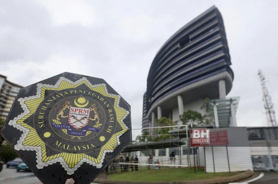 Notis Merah akan dikenakan kepada dua anak Daim - SPRM