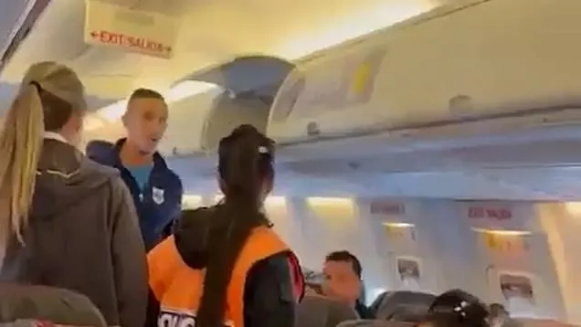 Pemain bola sepak ditahan, jerit ‘bom’ dalam pesawat