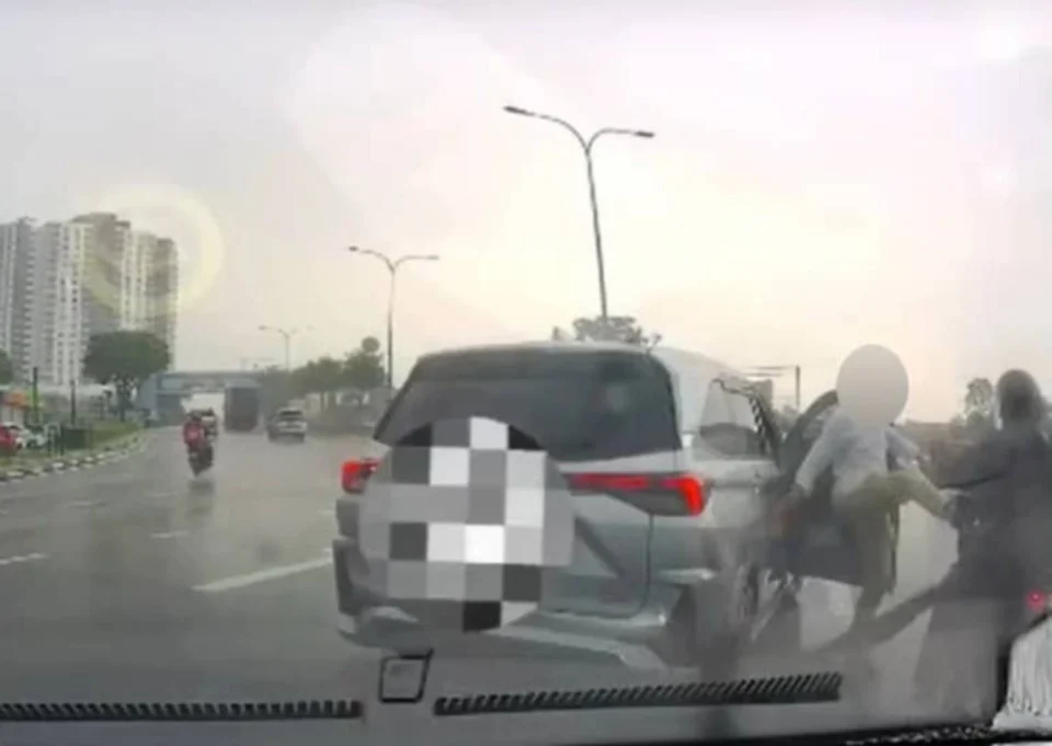 Pandu melulu, pukul penunggang motosikal di tengah-tengah jalan: Lelaki direman 4 hari