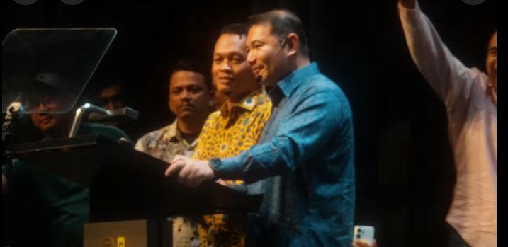 Rafizi, Nik Nazmi quit parliament but eye Bersama comeback