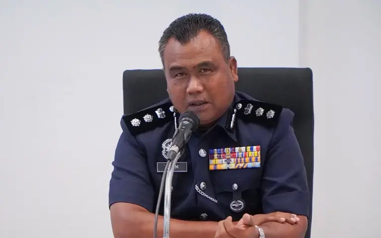 Row while buying drinks leads to attack with axe, sickle