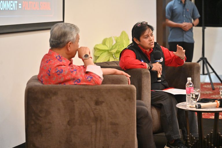 Azalina Tegaskan Kepentingan Platform Digital, Depani Landskap Politik