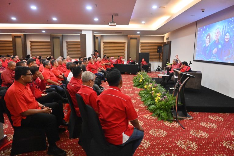 Azalina Tegaskan Kepentingan Platform Digital, Depani Landskap Politik