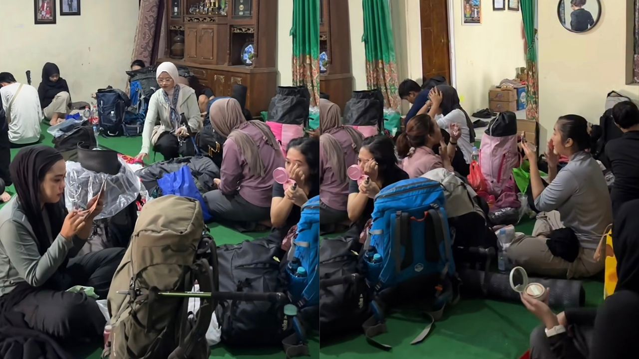 Wanita beramai-ramai mekap sebelum daki puncak gunung