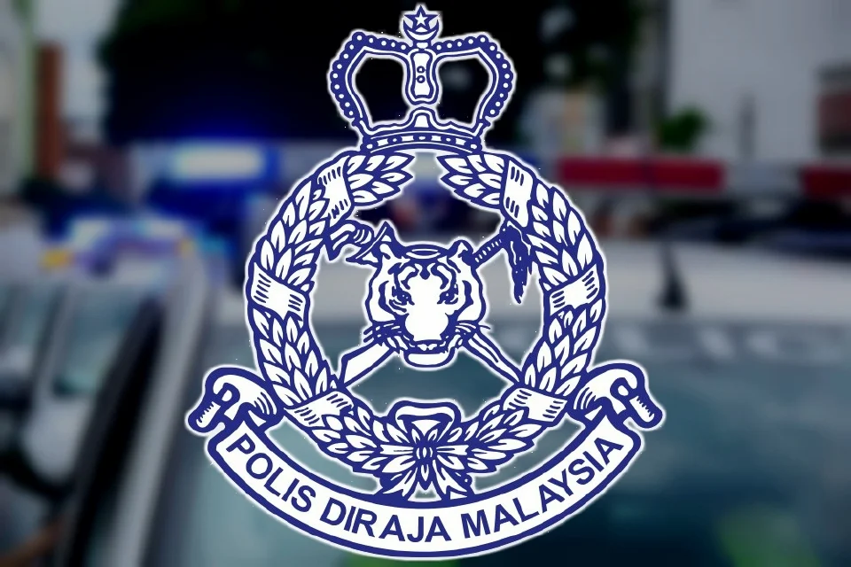 Lelaki amuk pegang 2 pisau ditahan