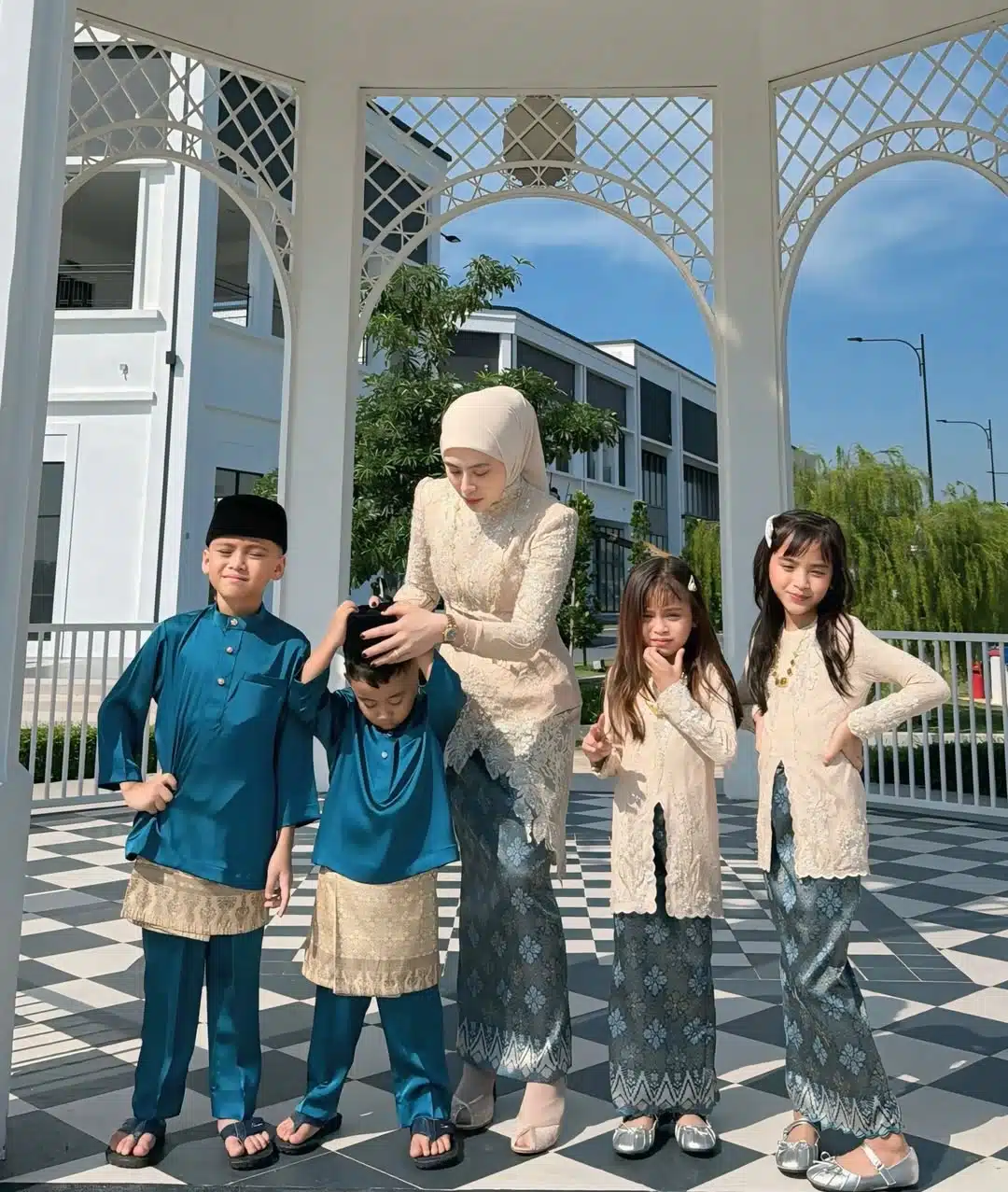 Kredit Foto Instagram Adira Suhaimi