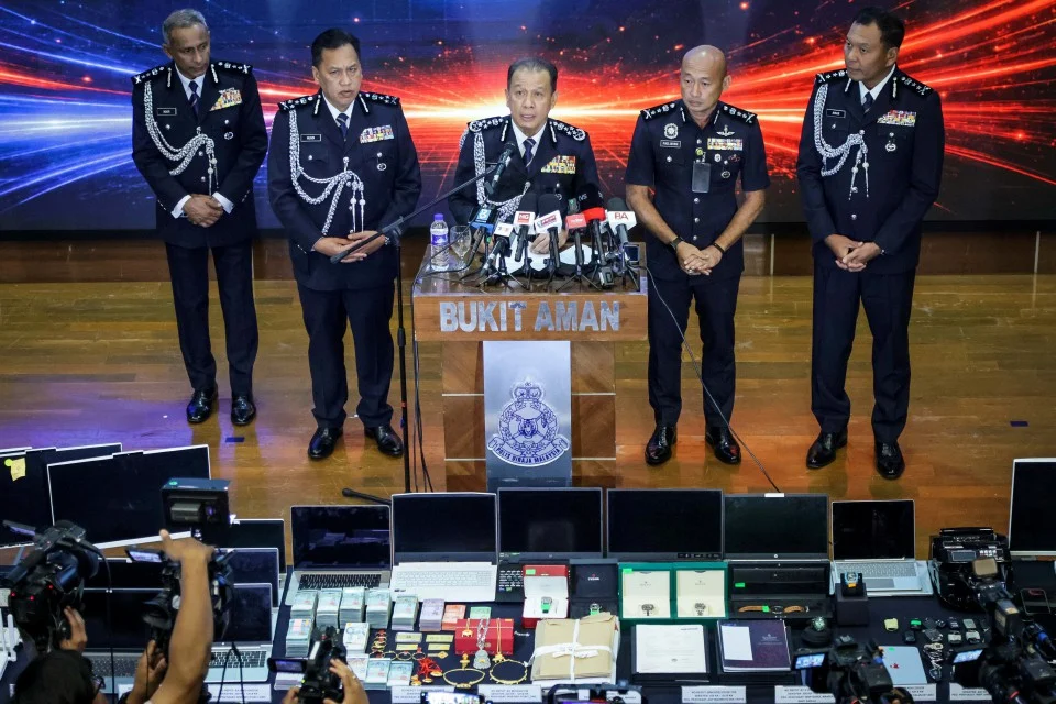 Penghantar makanan, keldai akaun antara 35 individu disyaki terbabit sindiket ahlong Singapura