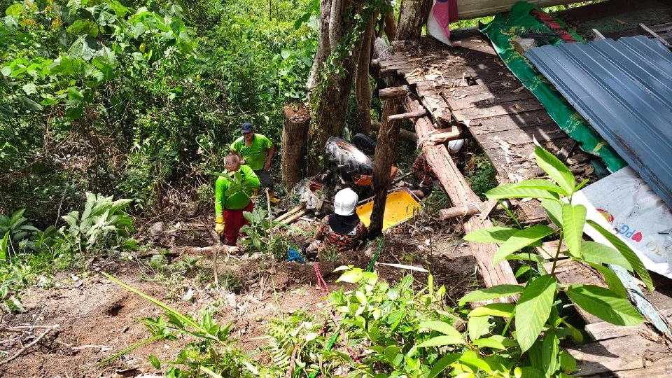 Traktor terbabas jatuh lereng bukit, pemandu maut