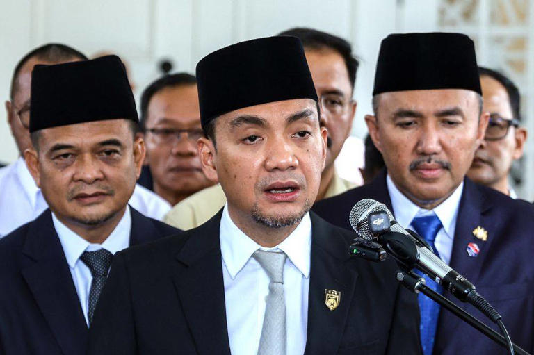 'I would rather not be menteri besar than sit at the same table with DAP'