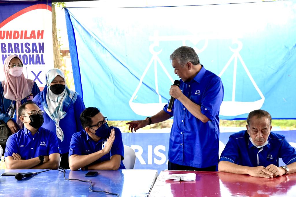 Najib Hargai Sokongan Kepimpinan, Rakyat Sepanjang Khidmat Di Parit Yaani