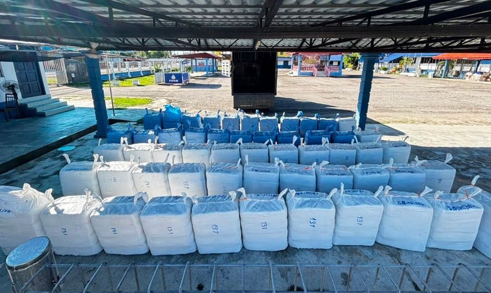 PGA 8 rampas 8,800 kain batik bernilai RM1.76 juta di Pengkalan Kubor, disyaki diseludup