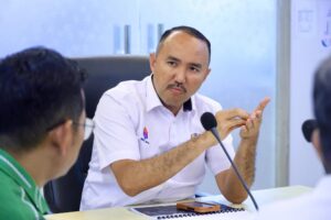 KUALA LUMPUR, 10 Jun – Pengerusi Barisan Nasional (BN) Datuk Seri Dr Ahmad Zahid Hamidi berkata gabungan politik itu akan bertanding secara solo pada Pilihan Raya Negeri Negeri Sembilan akan datang.
Presiden Umno itu berkata BN tidak mempunyai pilihan melainkan bergerak solo selepas Pakatan Harapan (PH) mengumumkan hasrat untuk bertanding di kesemua 36 kerusi Dewan Undangan Negeri (DUN).