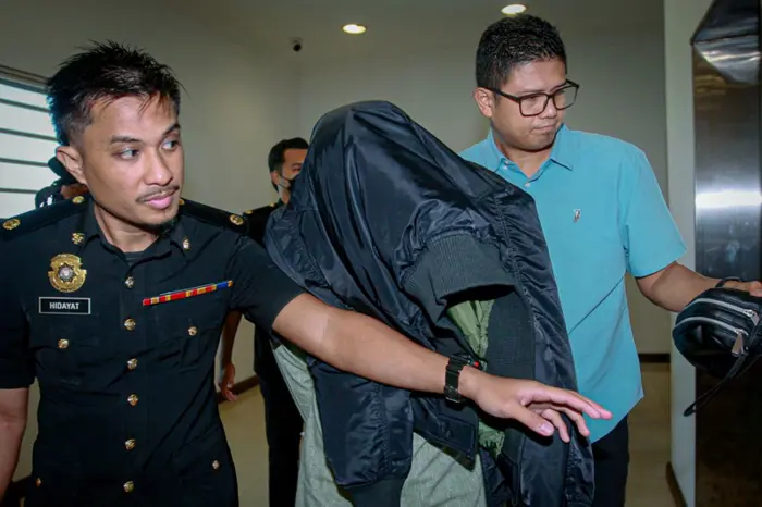 Customs assistant director charged with receiving bribes to close case