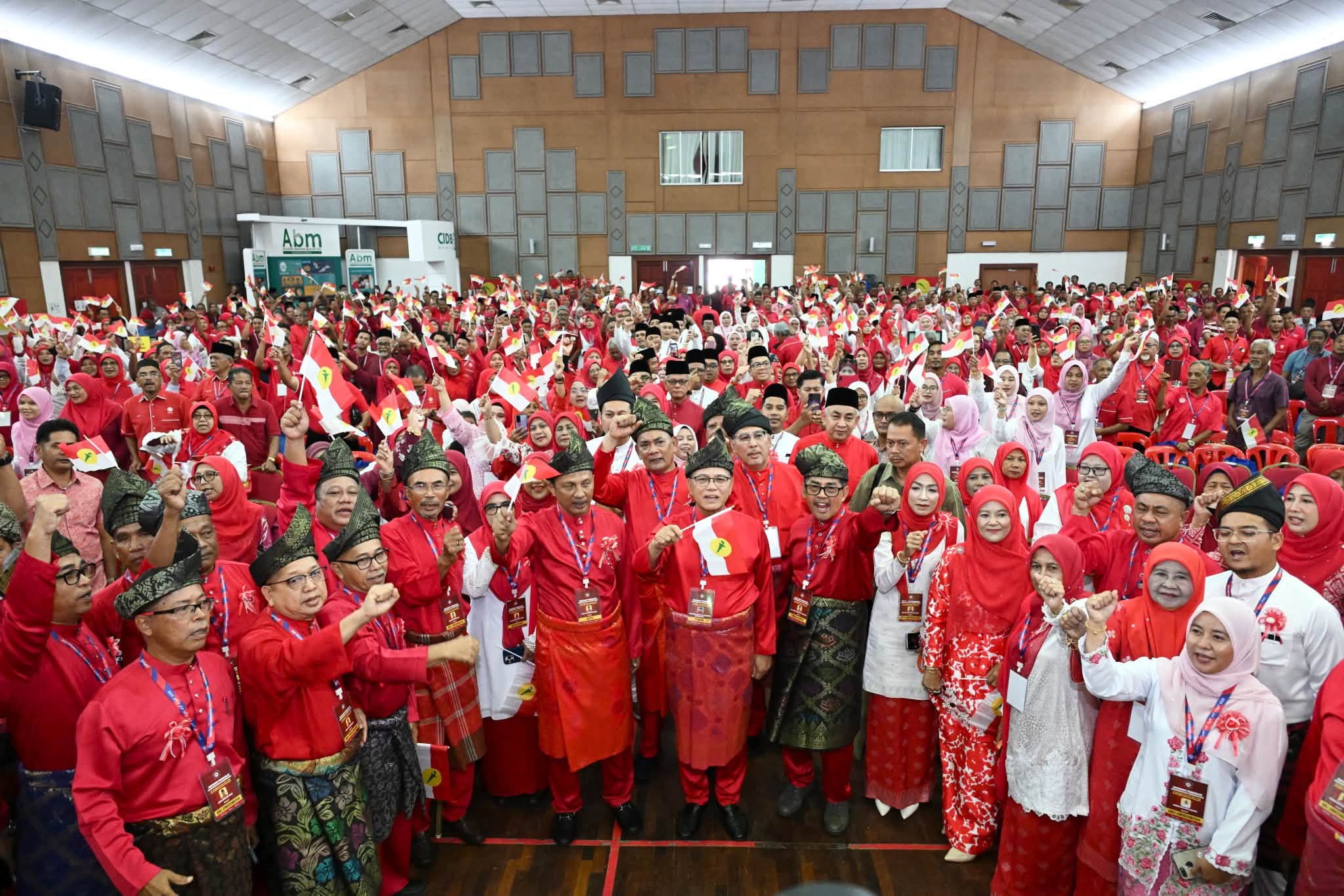 Warga UMNO Diseru Perkukuh Saf, Terus Berkhidmat Kepada Rakyat