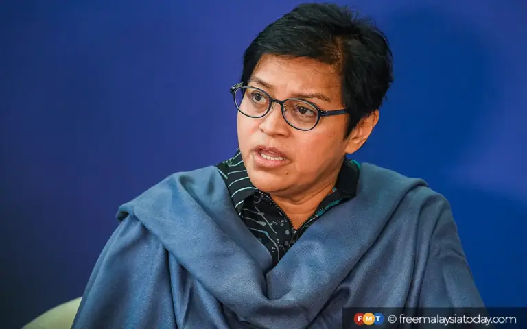 Power to pardon Najib lies with Agong, says Azalina