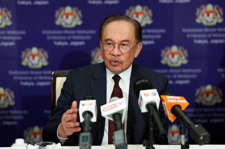 Anwar urges Melaka DAP to delay state government exit