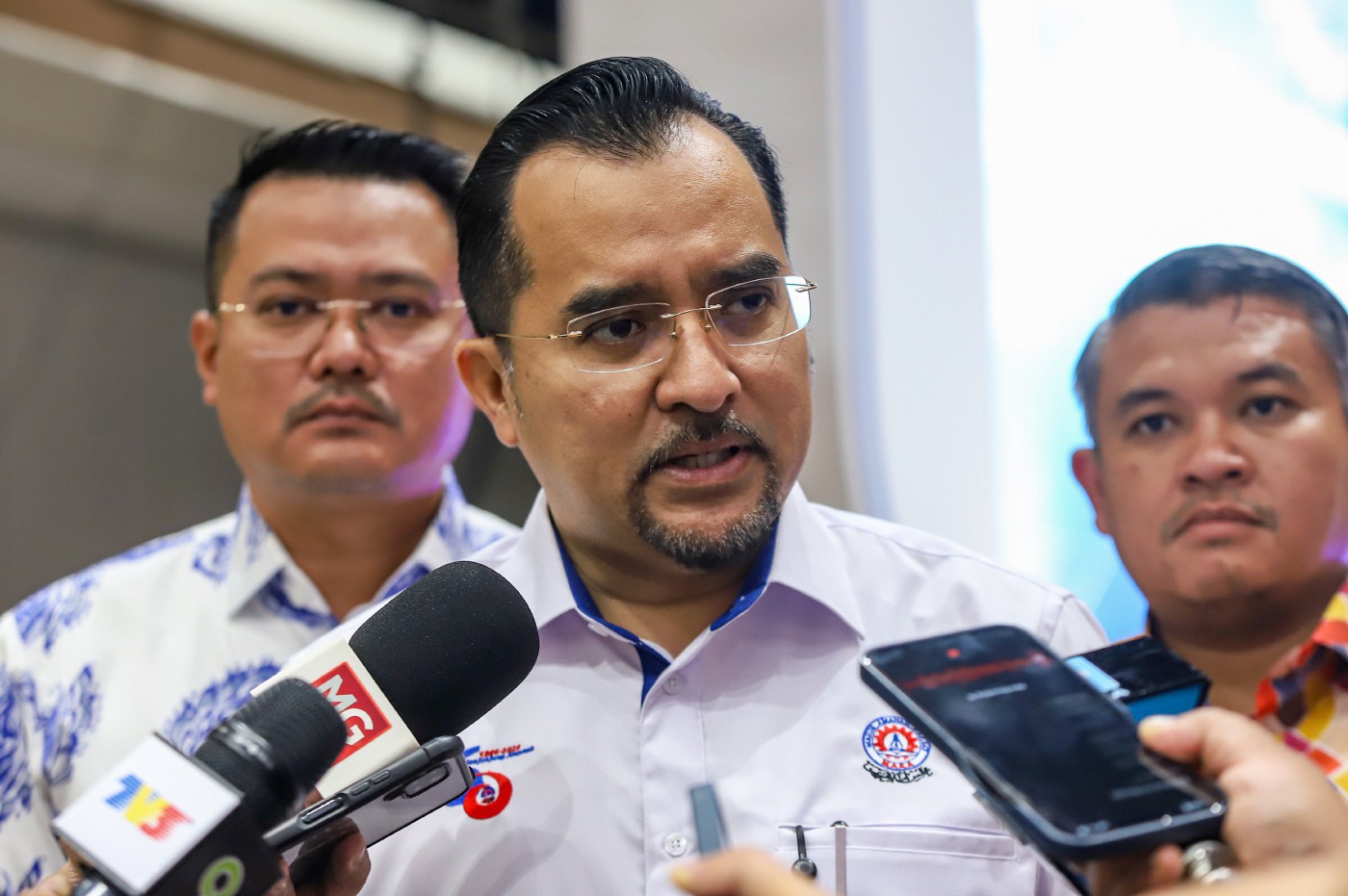 Asyraf Wajdi urges Education Ministry to follow Mara's army veteran warden initiative
