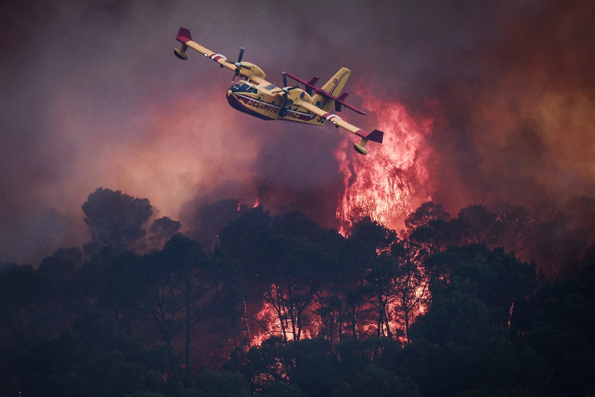 Eropah ‘terbakar’, ribuan penduduk melarikan diri