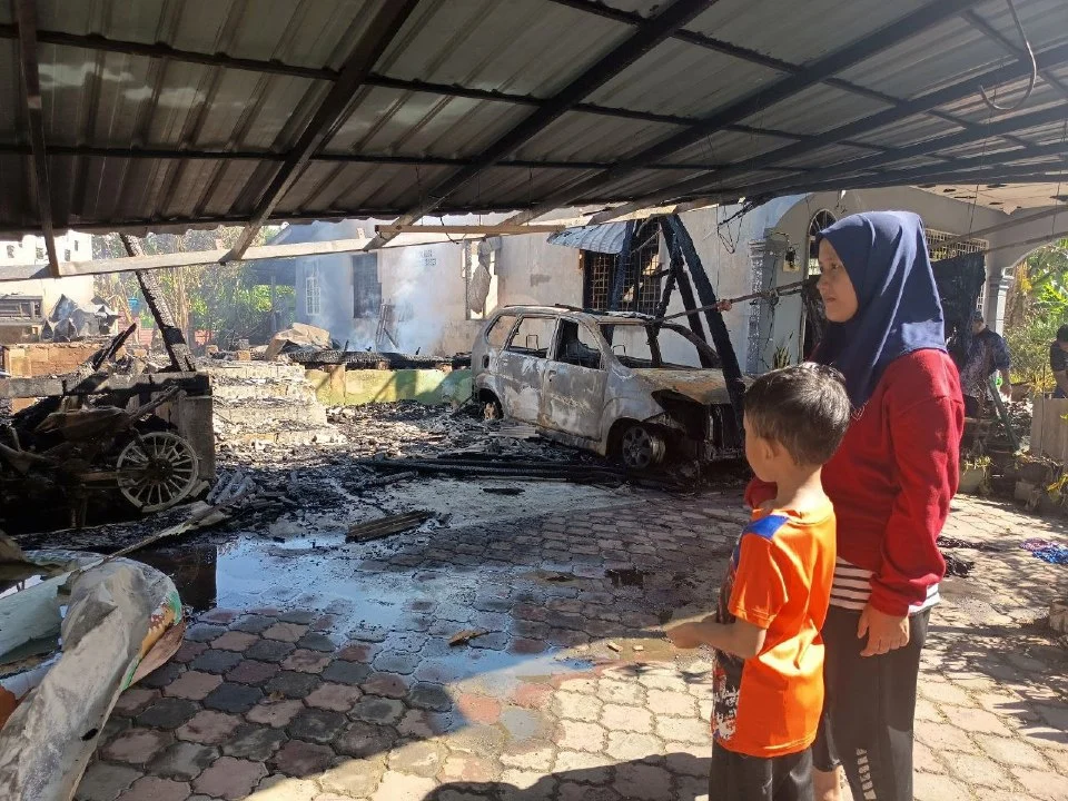 Rumah terbakar, wang tunai RM9,000 termasuk duit raya anak hangus