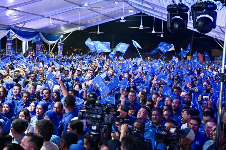 Gelombang Biru Warnai Stadium Paroi, Persediaan Harungi PRN
