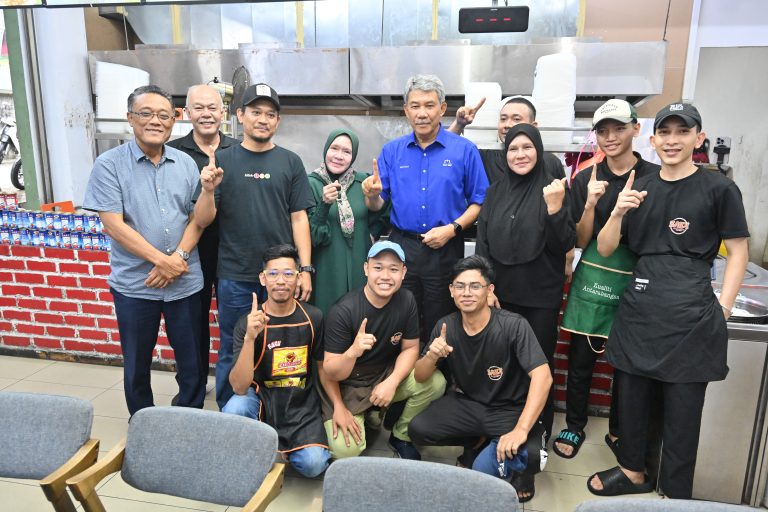 Mohamad Hasan Rayu Pengundi Awal Kekalkan Sokongan Kepada BN Demi Kestabilan Johor
