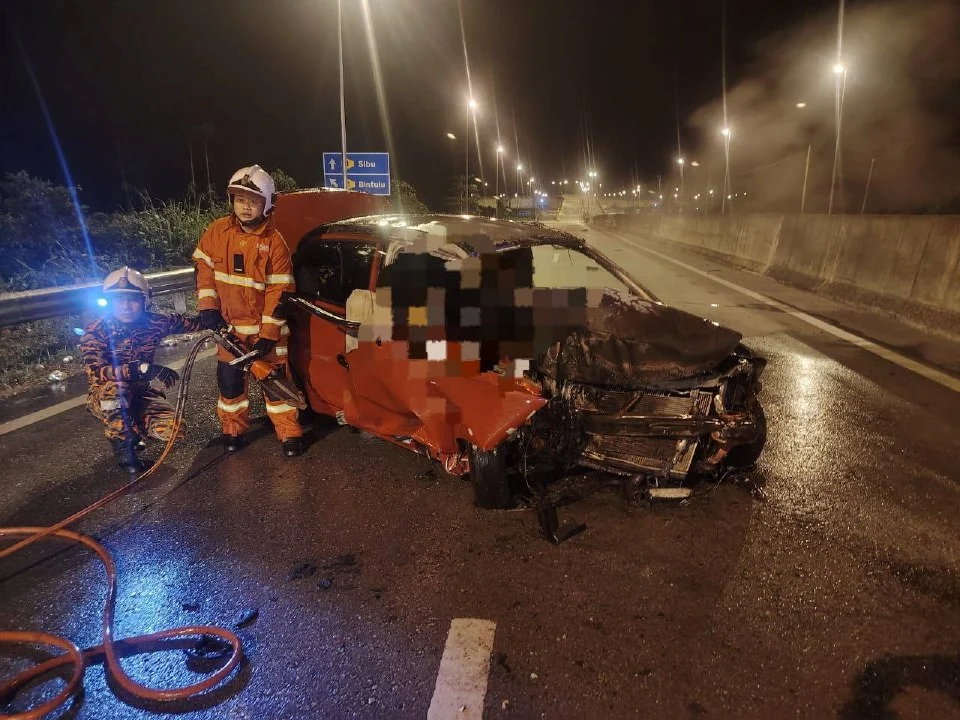 Wanita rentung terperangkap dalam kereta terbakar di Sarawak