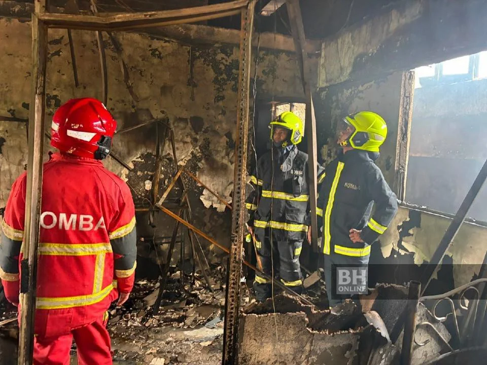 Empat pekerja sempat keluar, kedai perkakasan musnah 90 peratus