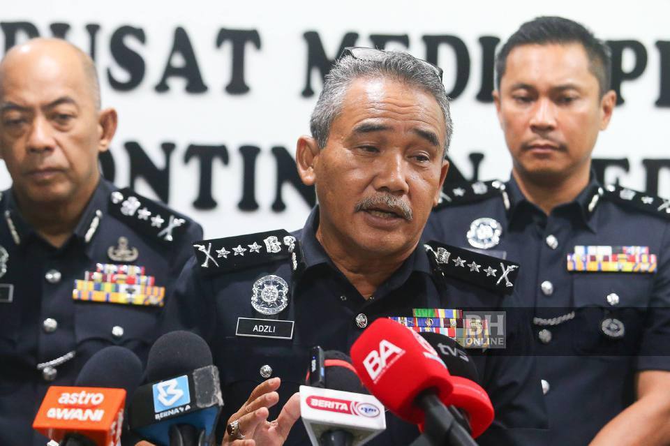 Dua anggota polis ditahan samun warga asing