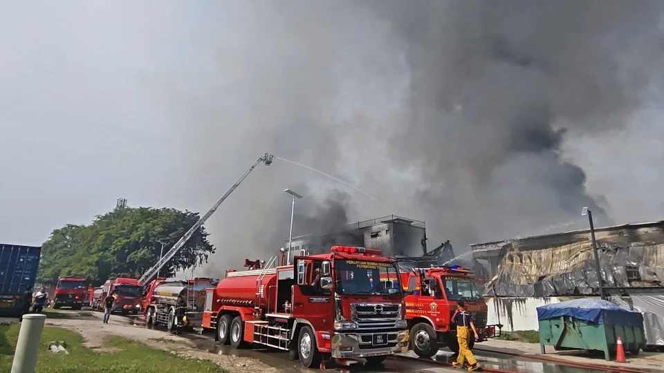 Kebakaran 4 kilang di Kulim: Operasi padam masuk hari kedua