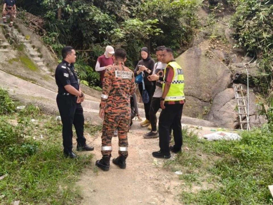 Bomba selamat 5 pendaki sesat di Bukit Saga