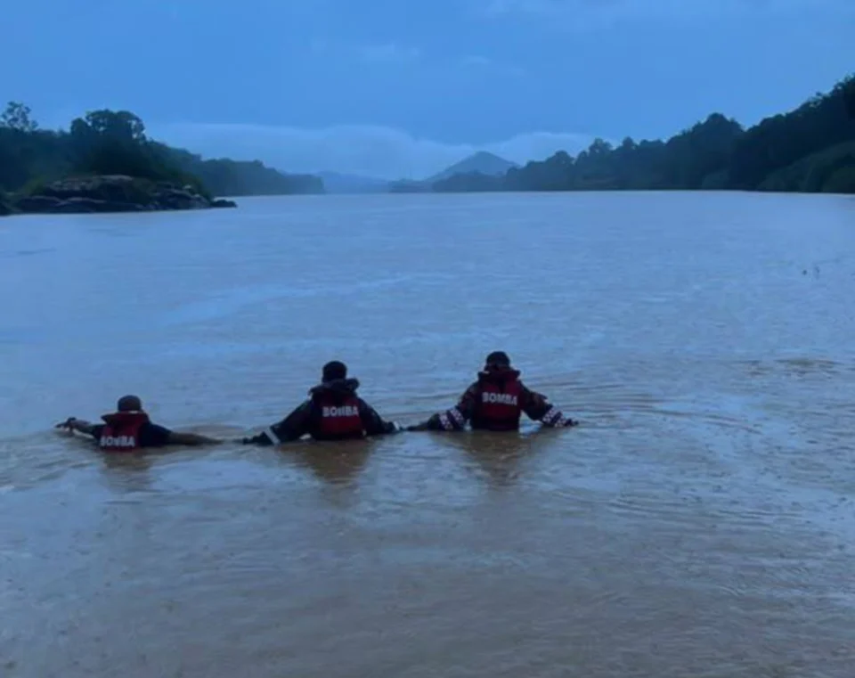 Tragedi 5 sekawan mandi sungai, 2 dikhuatiri lemas